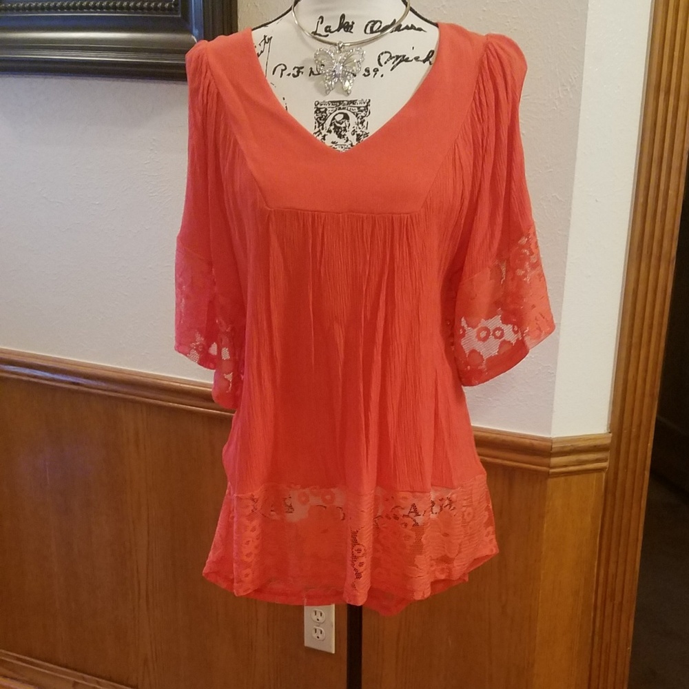 SZ 2X Melon color top with lace